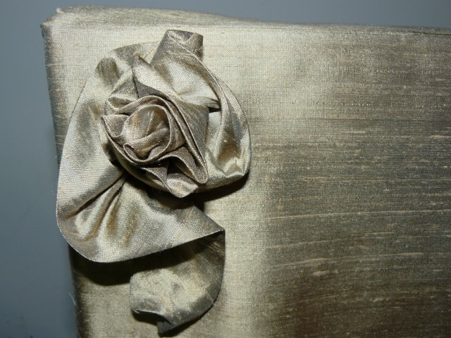 Single Flowing Flower Embellishment