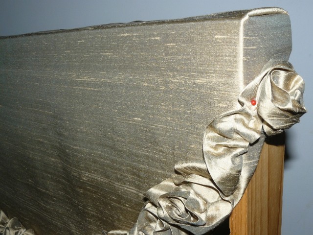 Flowing Flower embellishment on Valance Return