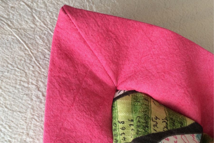 Pillow with Contrast Mitered Flange