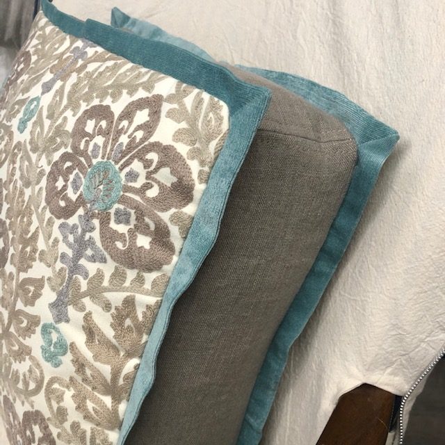 Pillow Designs Boxed Pillow with Contrast Mitered Flanges