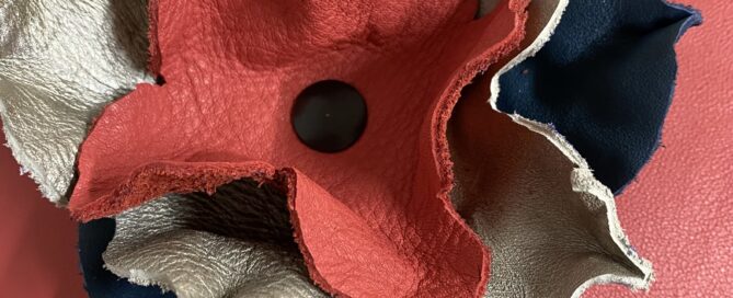 Leather flower with a snap