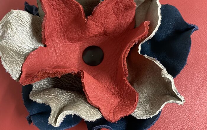 Leather flower with a snap