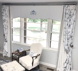 Designs by Donna sample room window treatment.