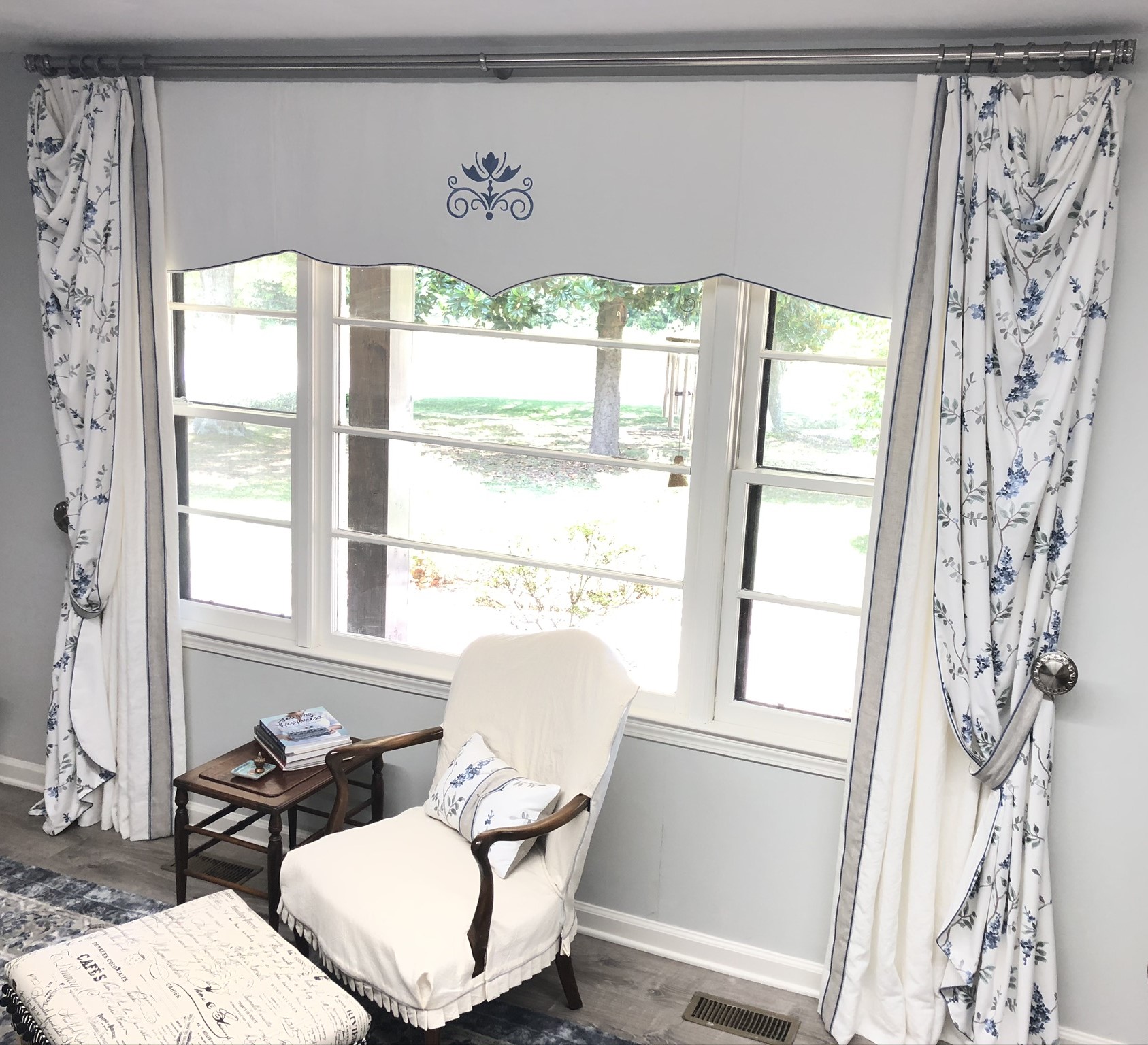 Designs by Donna sample room window treatment.